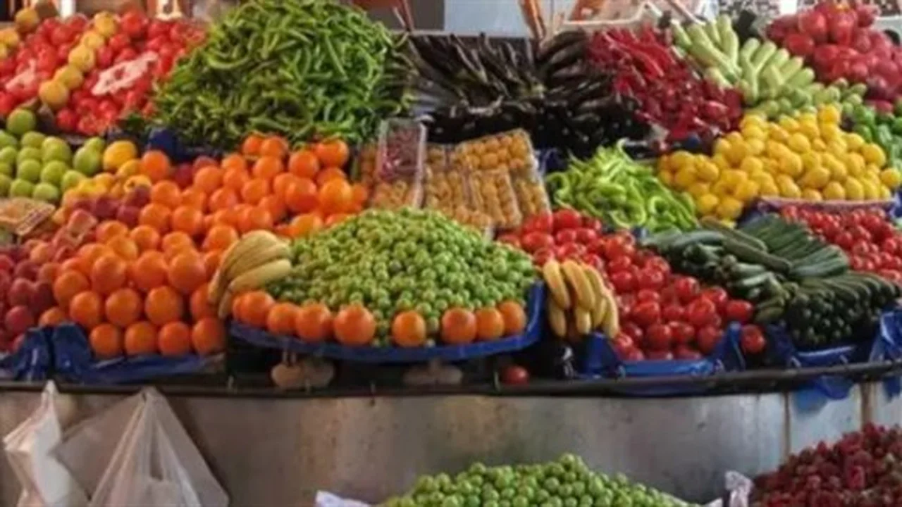 أسعار الخضار والفاكهة: استقرار ملحوظ في الأسواق المصرية اليوم
